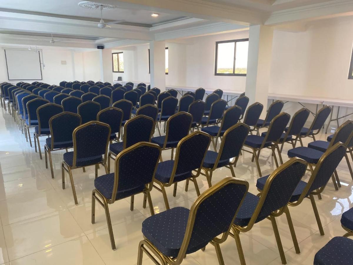 Diani Palm Resort Диани Бийч Екстериор снимка