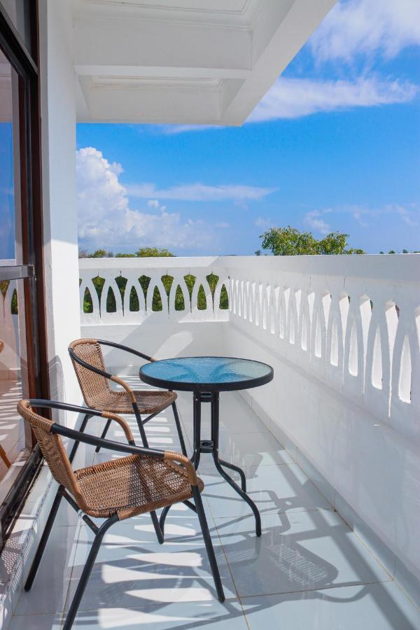 Diani Palm Resort Диани Бийч Екстериор снимка